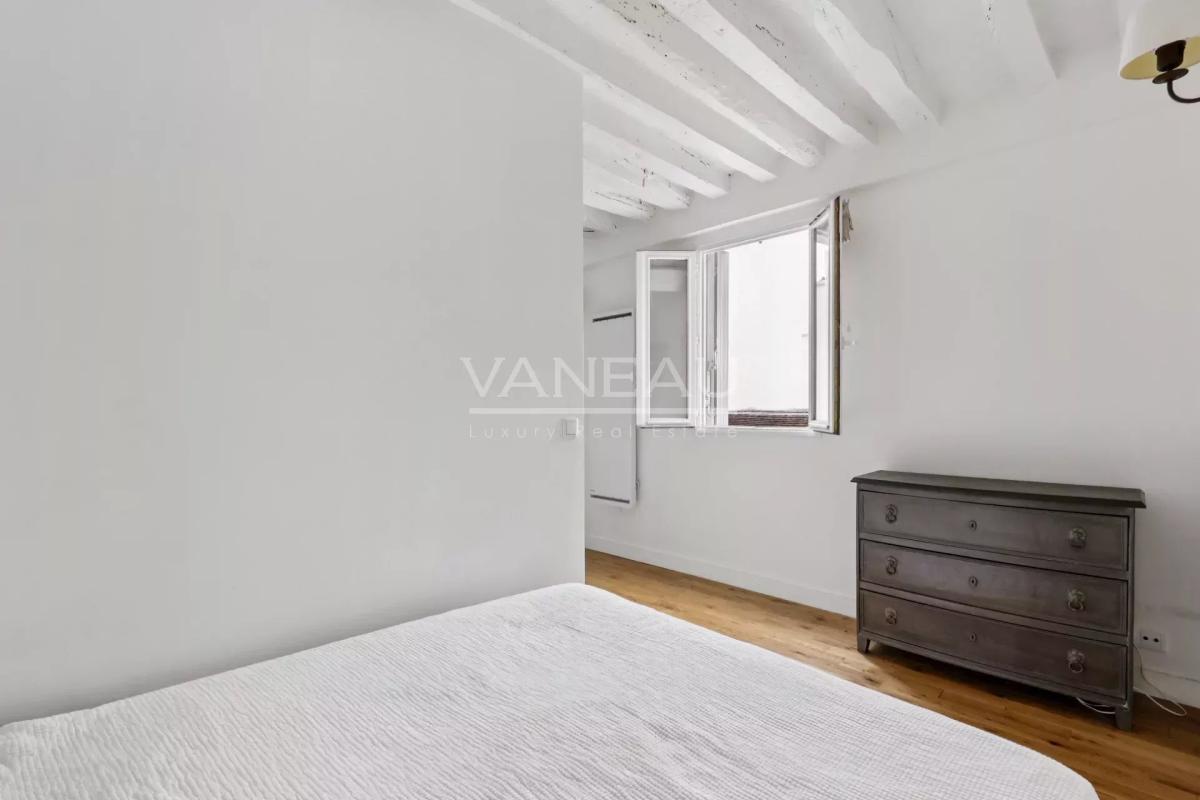 Paris 4e - Places des Vosges - Charmant studio ensoleillé et cal