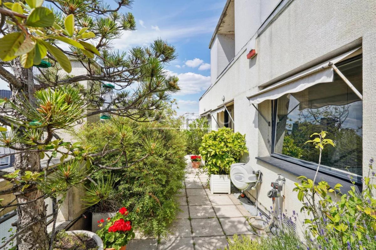 Paris XIVe – dernier étage avec terrasse panoramique