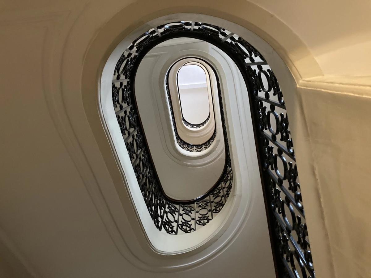 PARIS 9e - Grand Appartement - 230 m² - 5 chambres -