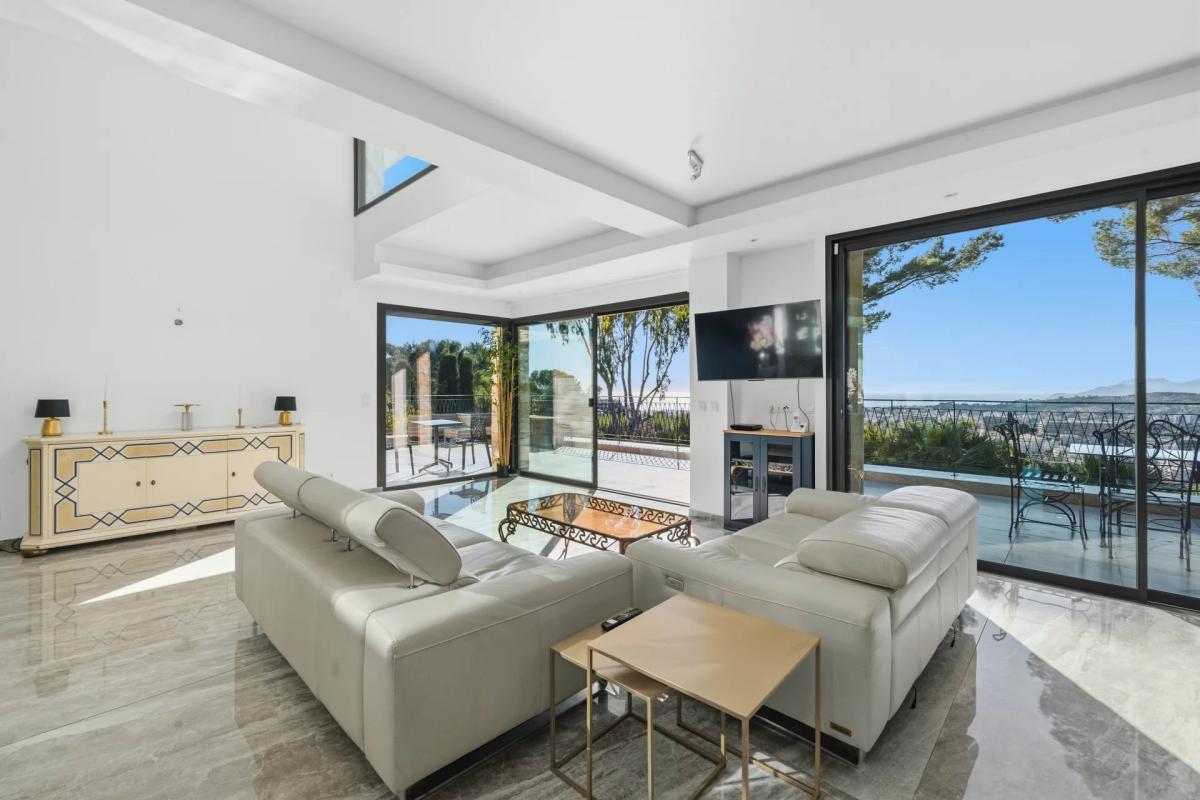 Mougins : Villa contemporaine d’exception avec vue mer panoramiq