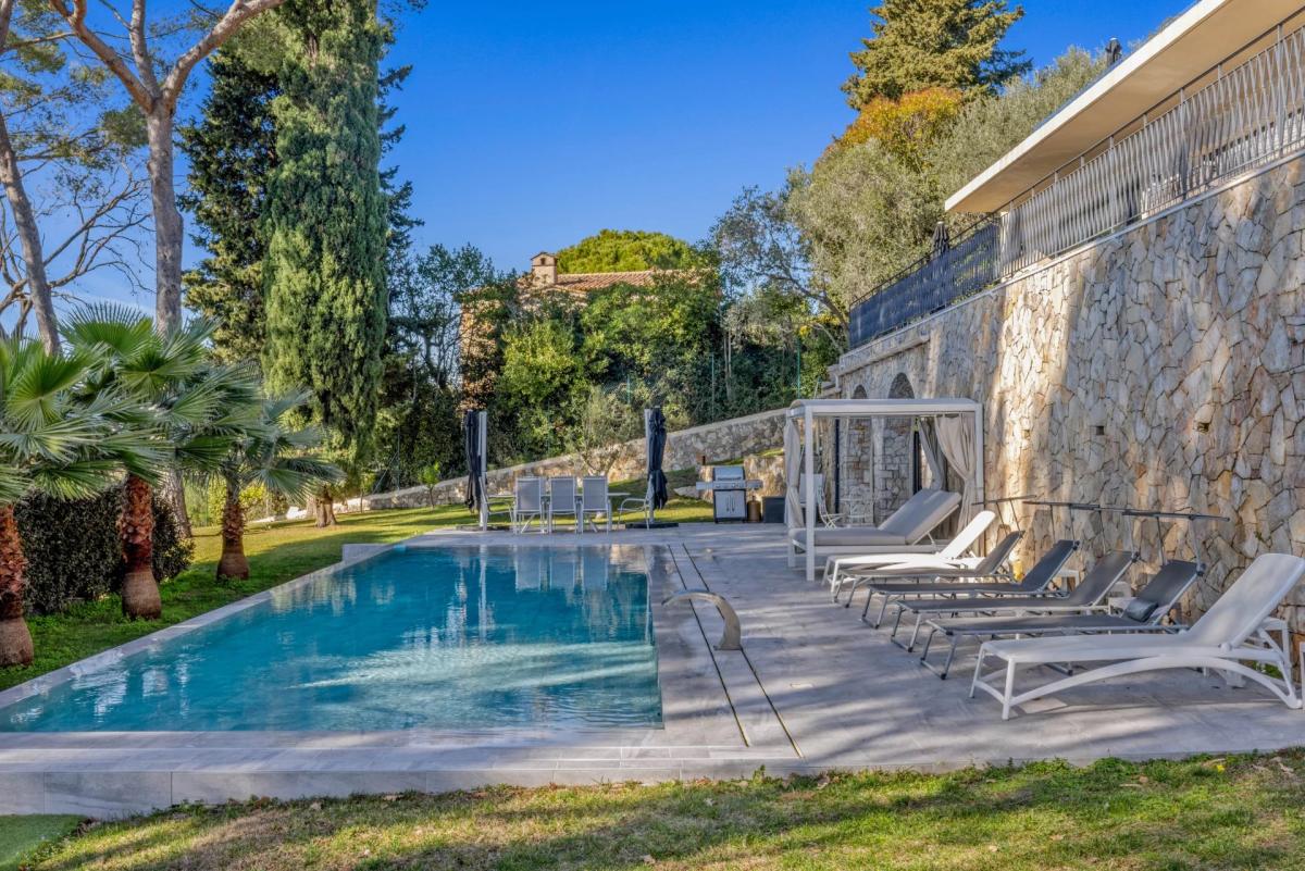Mougins : Villa contemporaine d’exception avec vue mer panoramiq