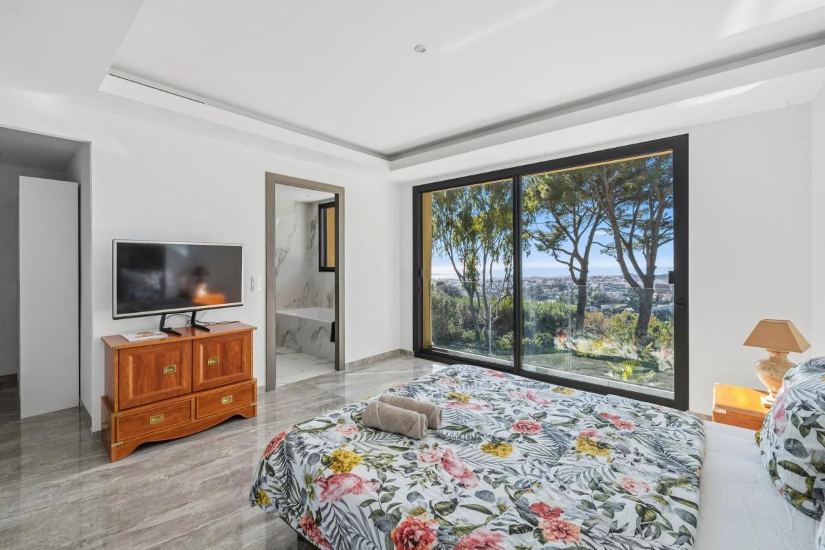 Mougins : Villa contemporaine d’exception avec vue mer panoramiq