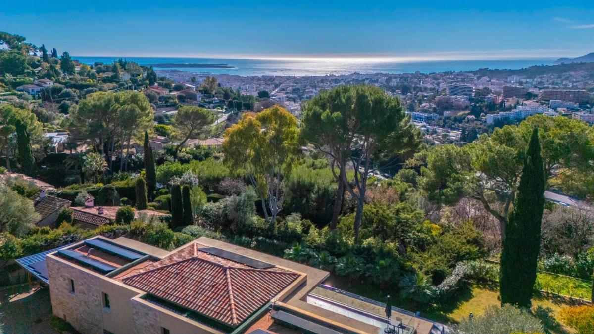 Mougins : Villa contemporaine d’exception avec vue mer panoramiq