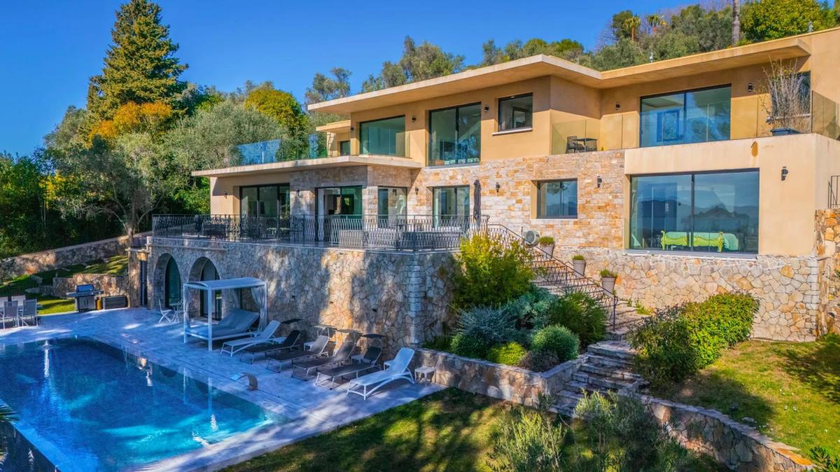 Mougins : Villa contemporaine d’exception avec vue mer panoramiq