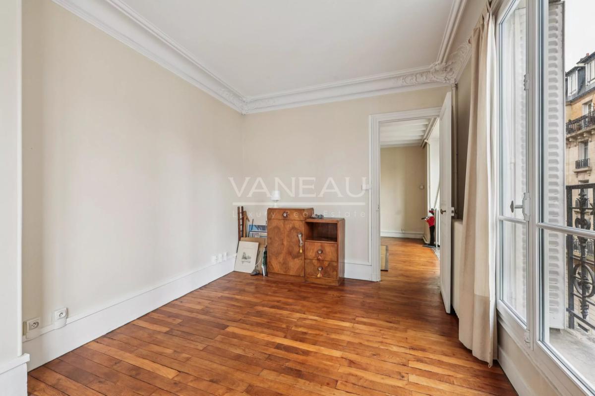 Paris XVe - Sèvres Lecourbe : Appartement trois pièces en étage 