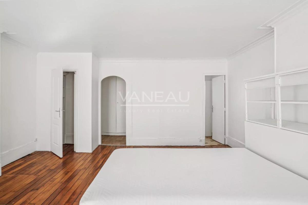 Paris XVIIe  Villiers / Levis - Grand studio de 30 m2