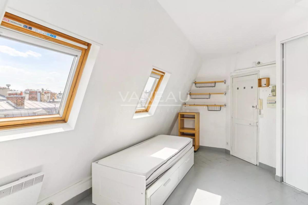 Paris VIIIe Rome/Batignolles Deux pièces Dernier étage