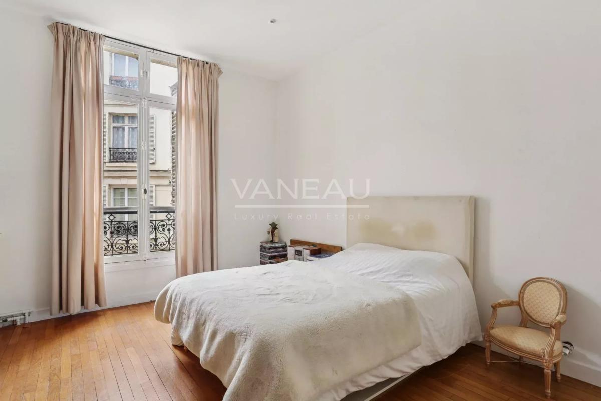 Paris VIIIe - A proximité du parc Monceau et de l’Etoile.