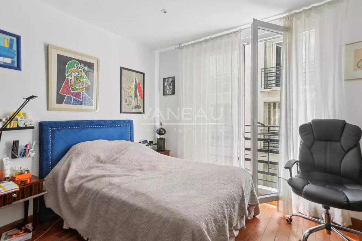 PARIS XVIe - Bel ancien avec ascenseur