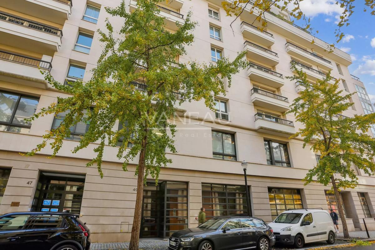 Exclusivité : Trois pièces avec balcon en étage