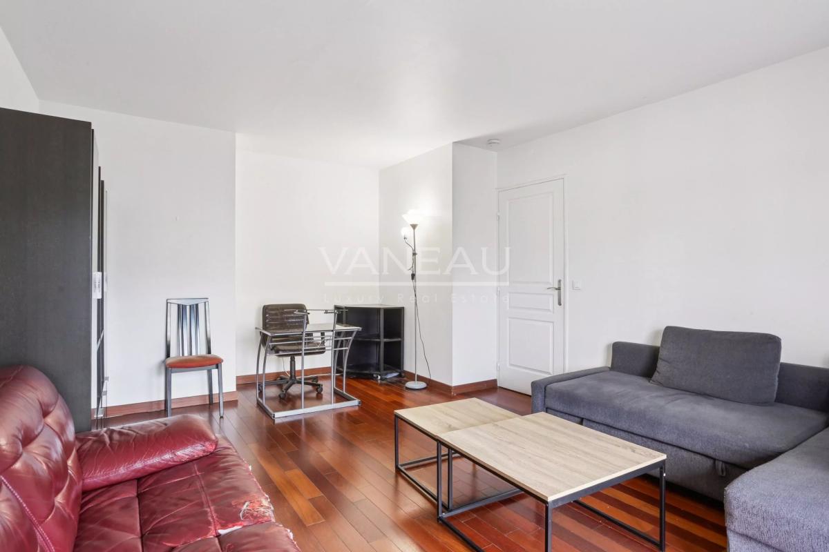 Boulogne - En étage avec ascenseur, balcon, cave et parking