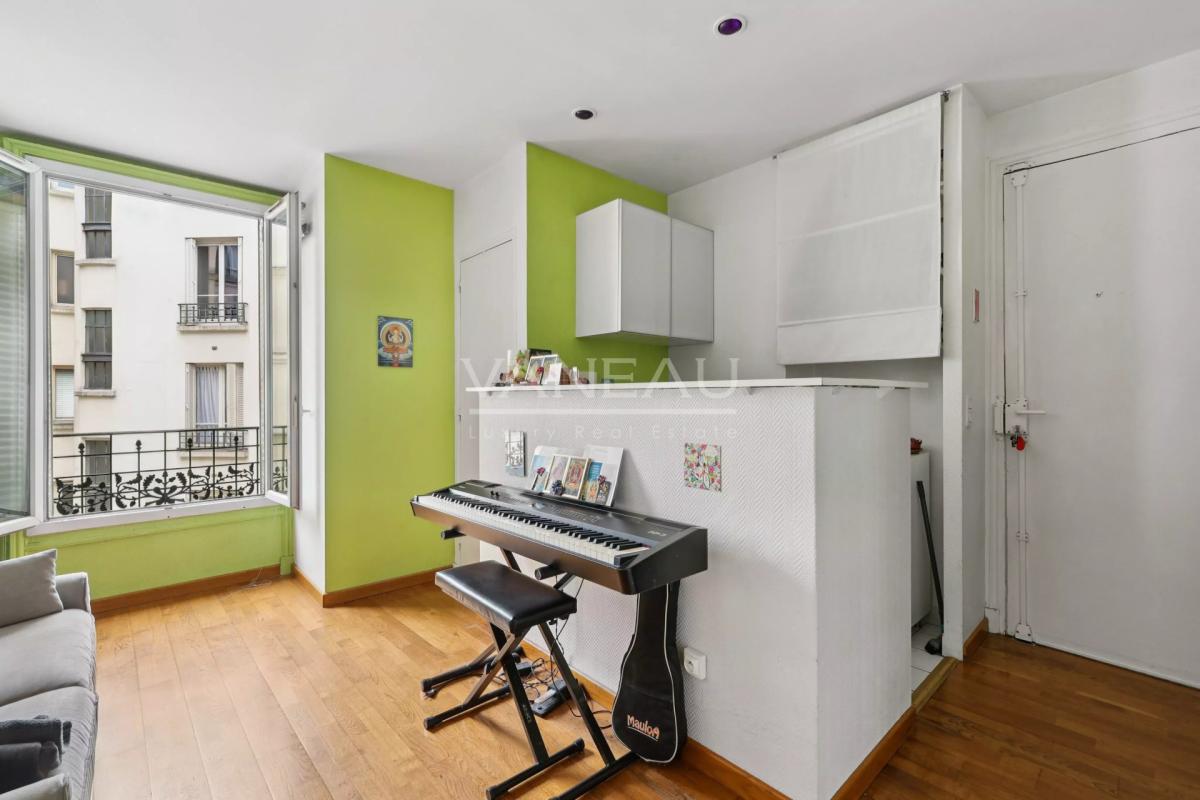 PARIS XVe - Place du General Beuret - Appartement deux pièces en