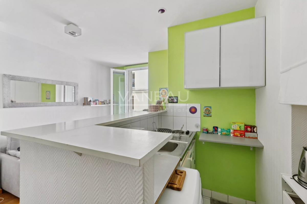 PARIS XVe - Place du General Beuret - Appartement deux pièces en