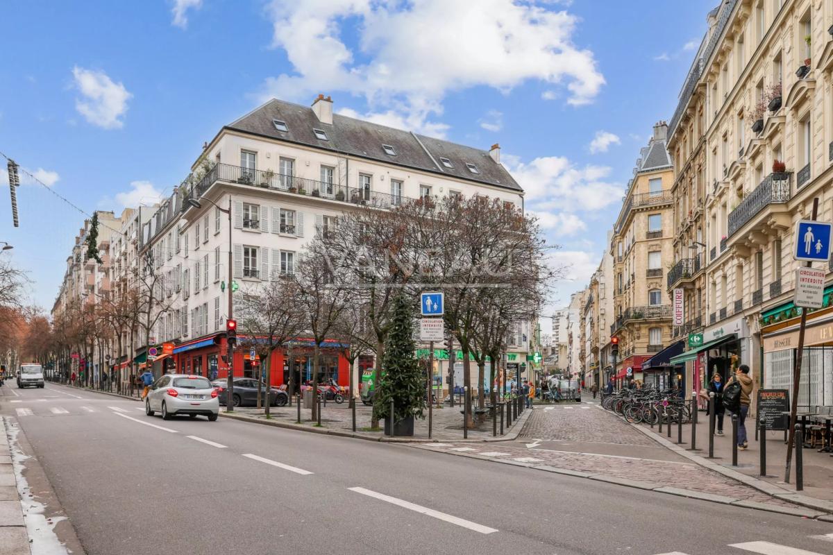 PARIS XVe - Place du General Beuret - Appartement deux pièces en