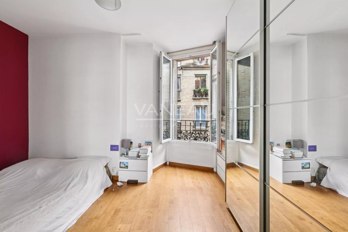 PARIS XVe - Place du General Beuret - Appartement deux pièces en