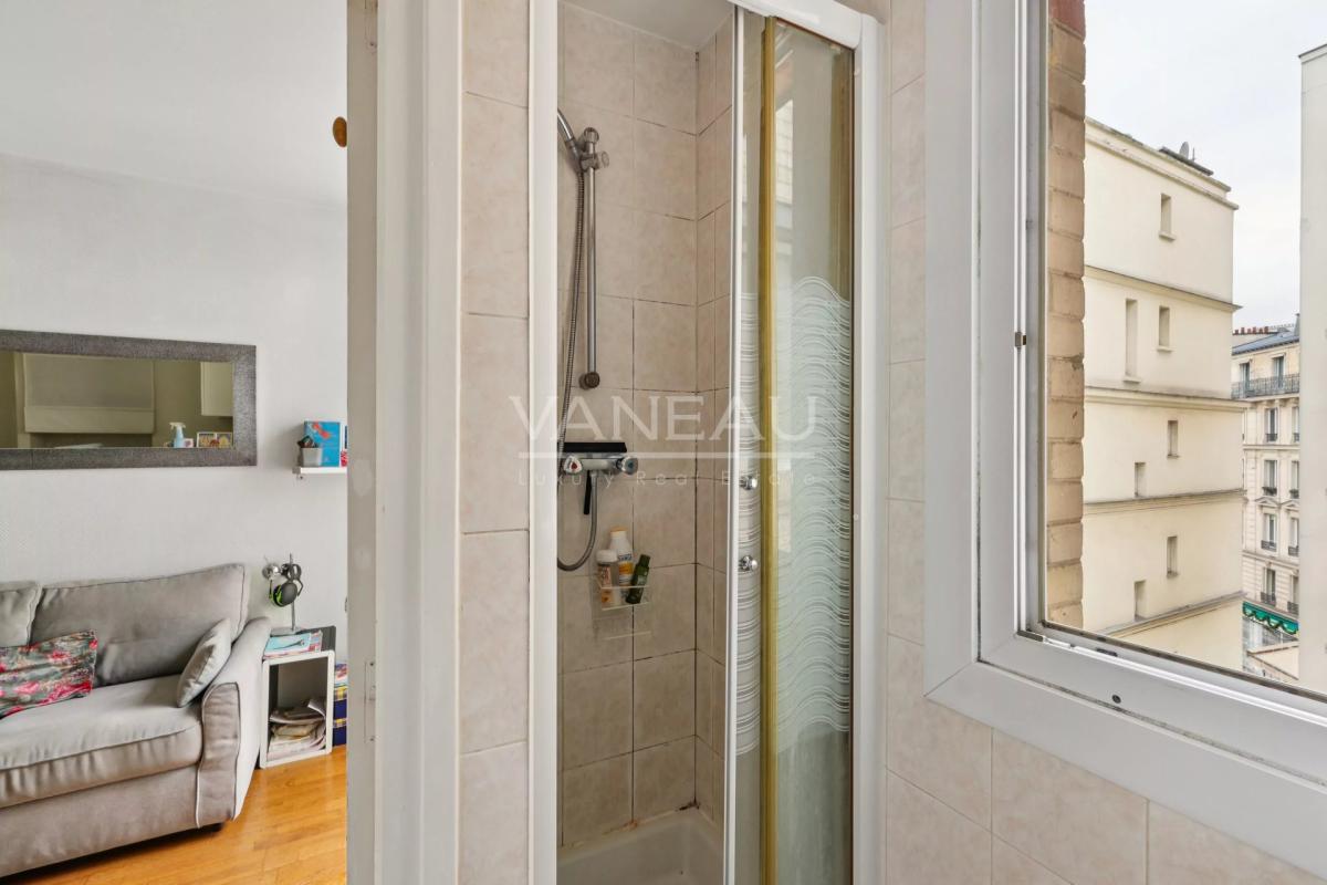 PARIS XVe - Place du General Beuret - Appartement deux pièces en