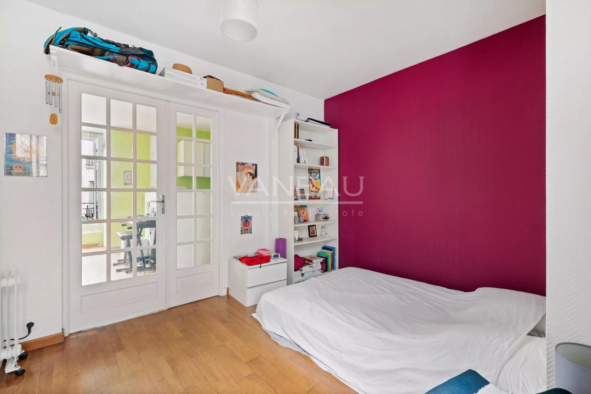 PARIS XVe - Place du General Beuret - Appartement deux pièces en