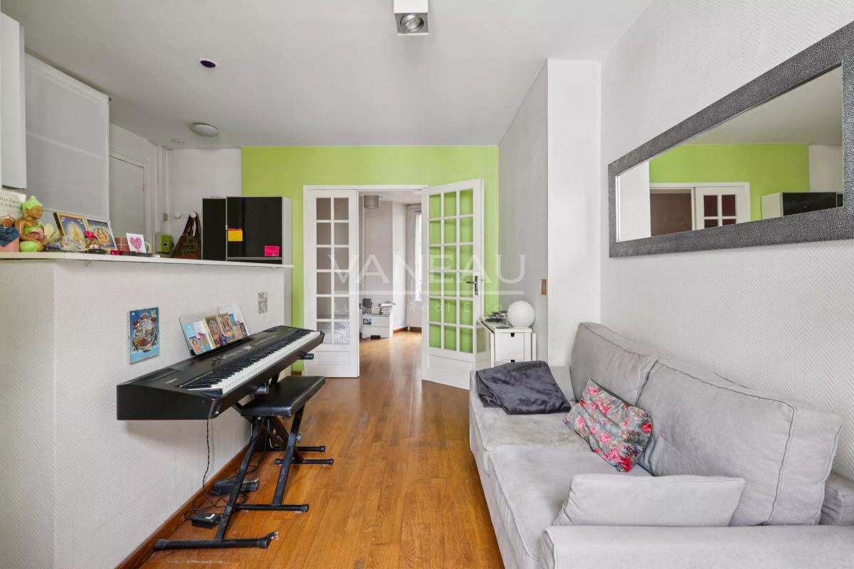 PARIS XVe - Place du General Beuret - Appartement deux pièces en