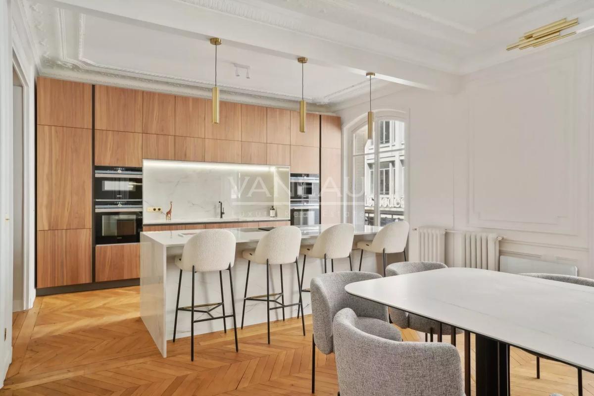 Paris XVIe-Trocadéro-Superbe appartement de 7 pièces prêt à vivr