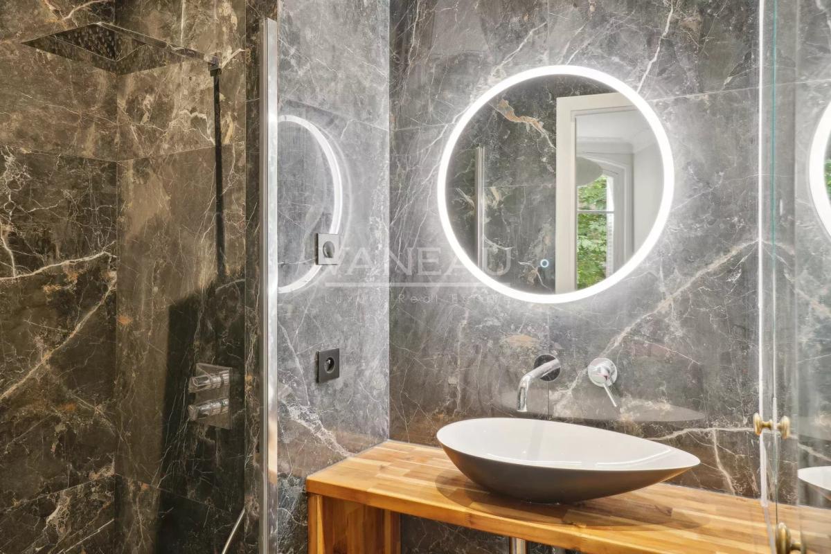 Paris XVIe-Trocadéro-Superbe appartement de 7 pièces prêt à vivr