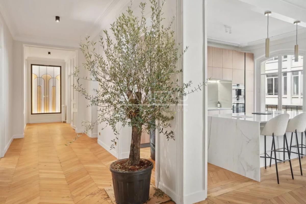 Paris XVIe-Trocadéro-Superbe appartement de 7 pièces prêt à vivr