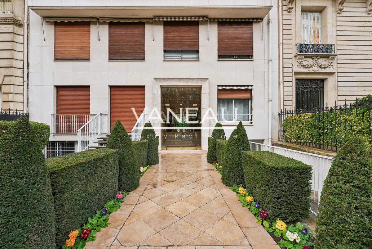 Paris XVIe- Georges Mandel - Pied à terre avec balcon