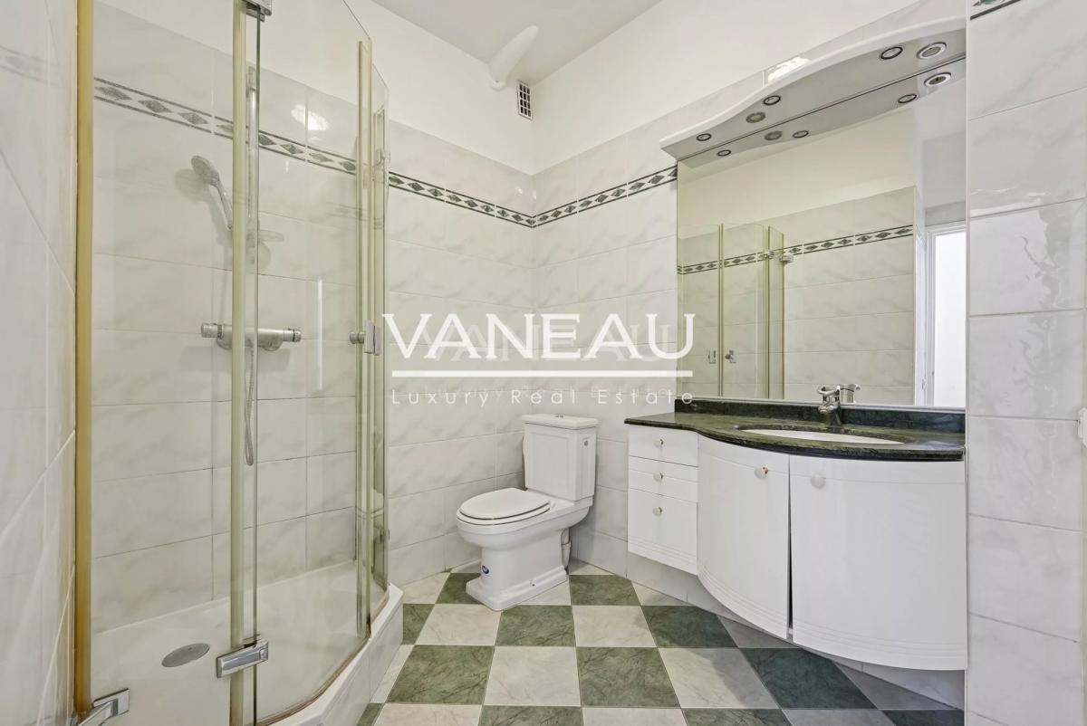 Paris XVIe- Georges Mandel - Pied à terre avec balcon