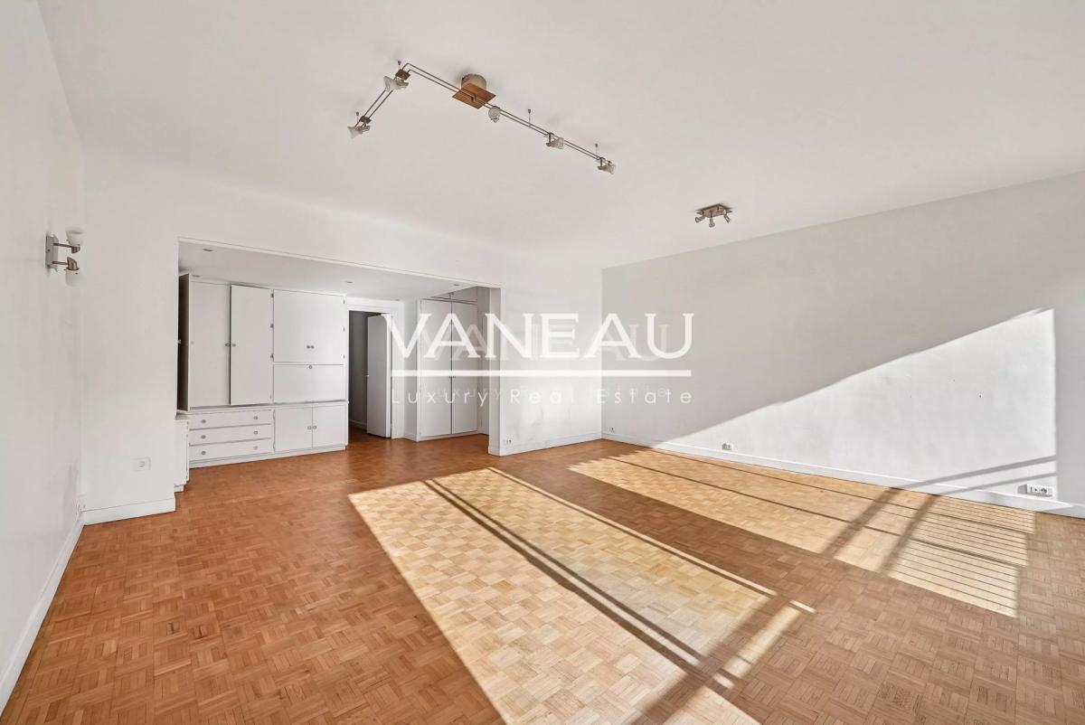 Paris XVIe- Georges Mandel - Pied à terre avec balcon