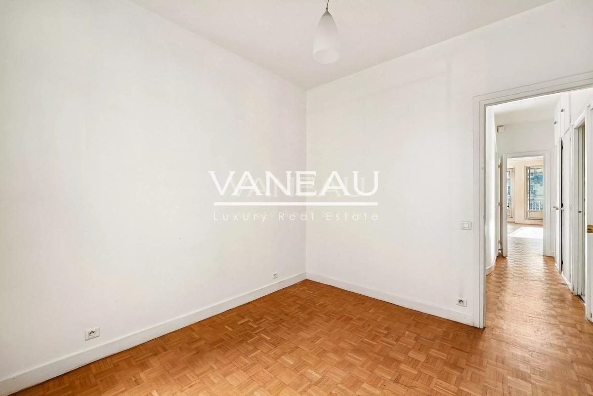 Paris XVIe- Georges Mandel - Pied à terre avec balcon