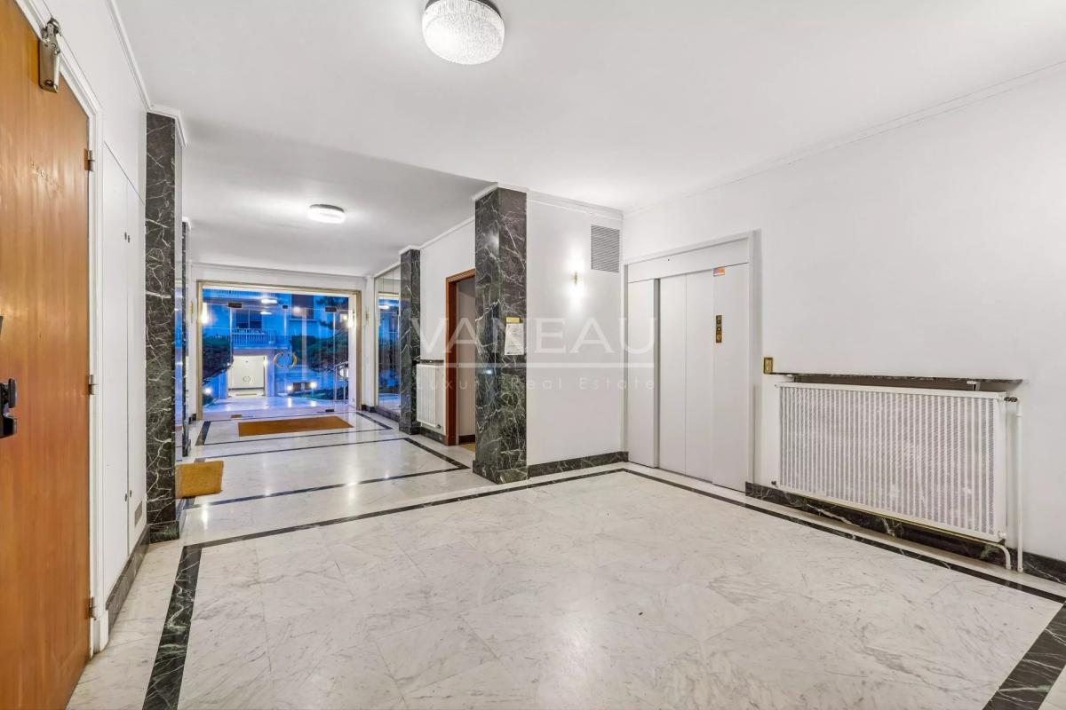 Paris XIVe - Port Royal - Balcon, vue dégagée.