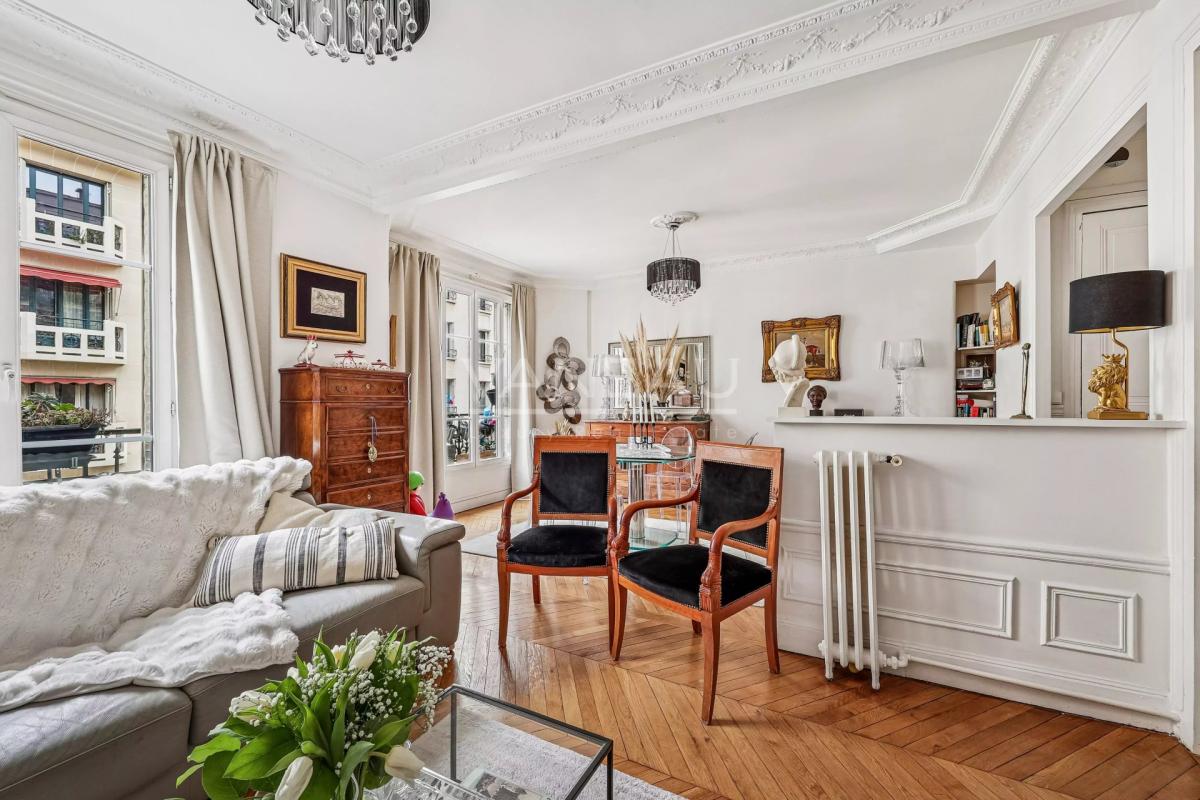 Paris XVe - Croix Nivert : Appartement quatre pièces, charme de 