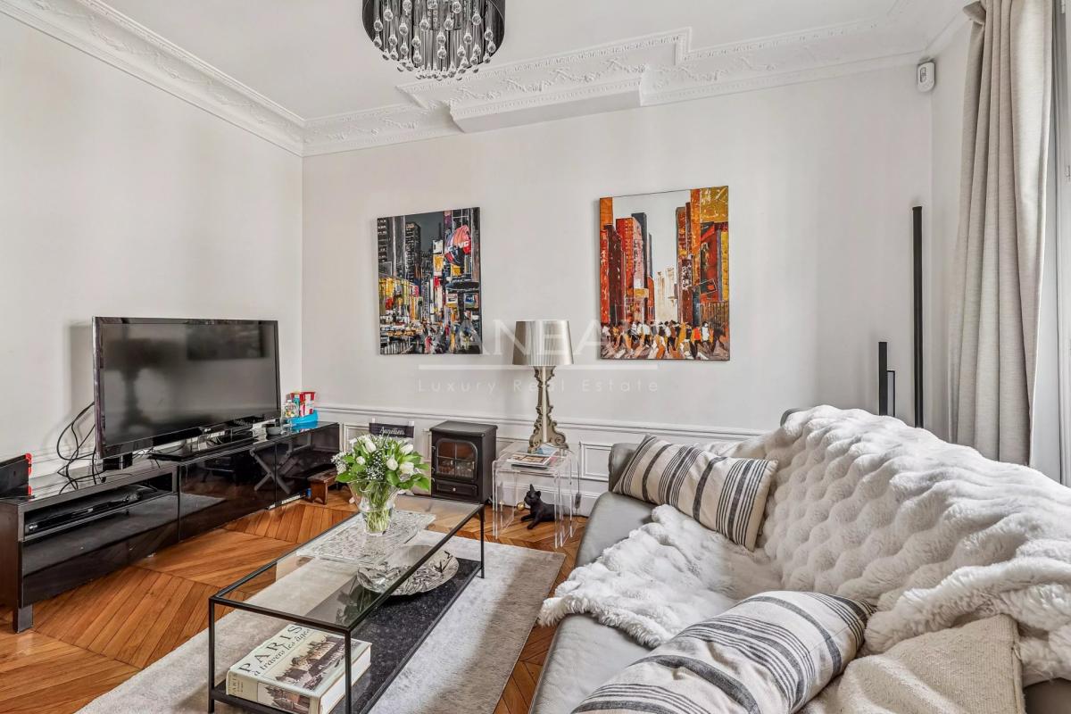 Paris XVe - Croix Nivert : Appartement quatre pièces, charme de 