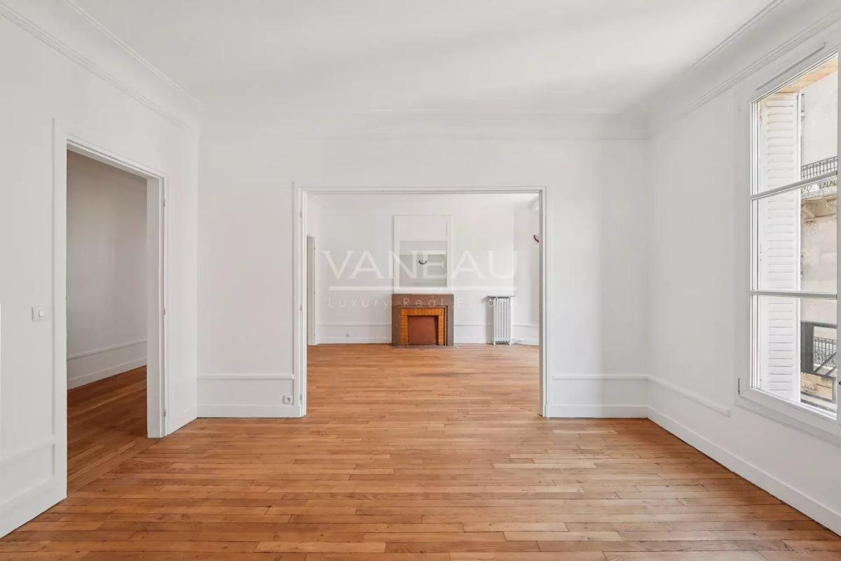 Paris XVIe - Rue Fantin Latour - Lumineux quatre pièces.