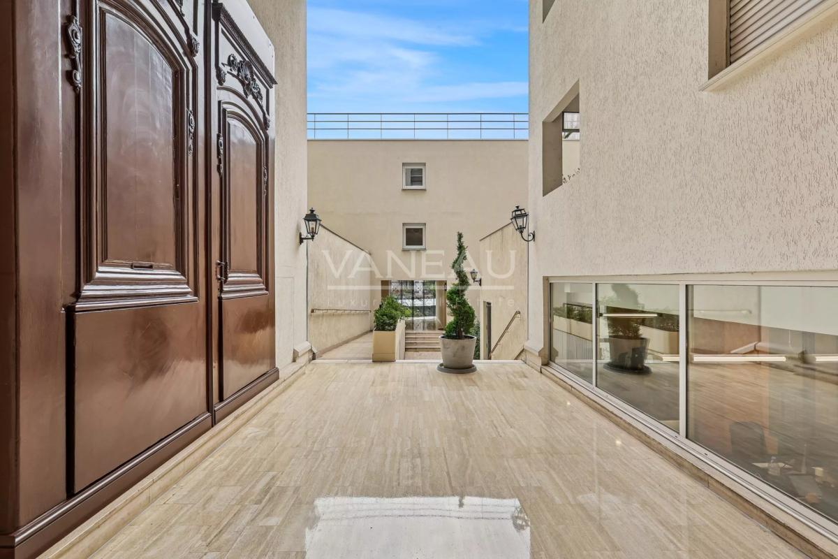 PARIS IXe - Nouvelle Athènes/ rue Pigalle - Studio avec loggia -