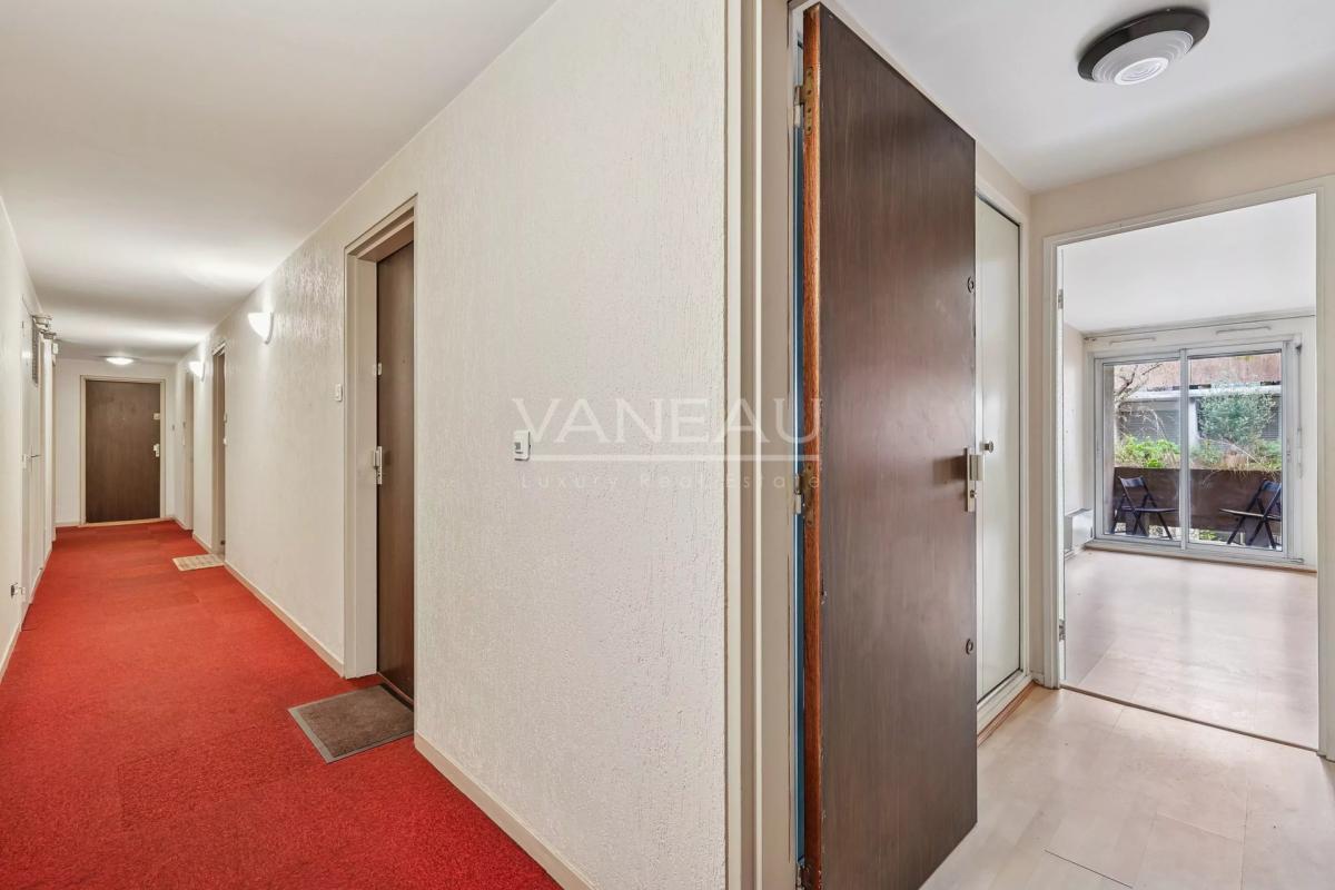 PARIS IXe - Nouvelle Athènes/ rue Pigalle - Studio avec loggia -