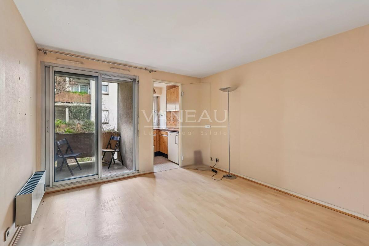 PARIS IXe - Nouvelle Athènes/ rue Pigalle - Studio avec loggia -