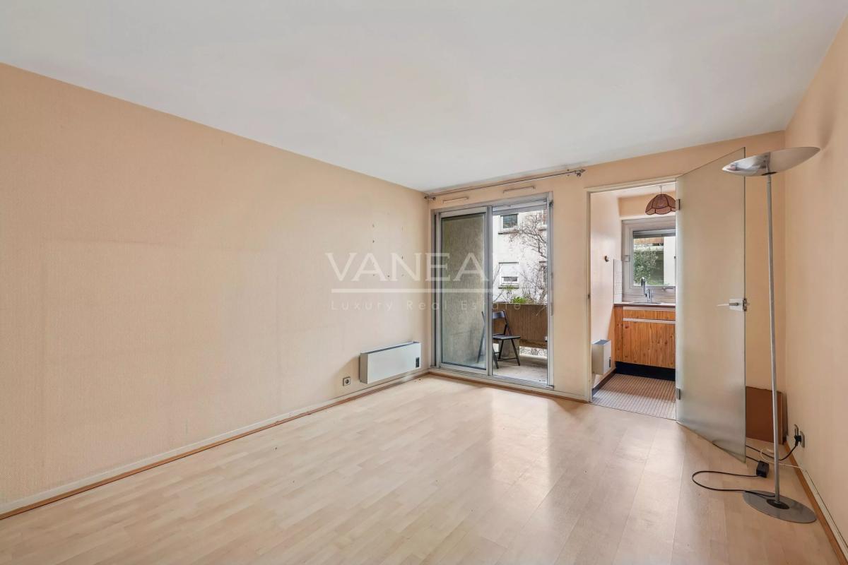 PARIS IXe - Nouvelle Athènes/ rue Pigalle - Studio avec loggia -