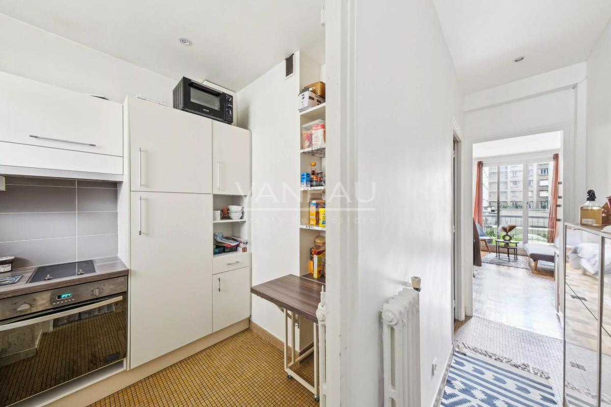 Boulogne  -  Porte de Saint Cloud  -  Grand studio vendu loué -