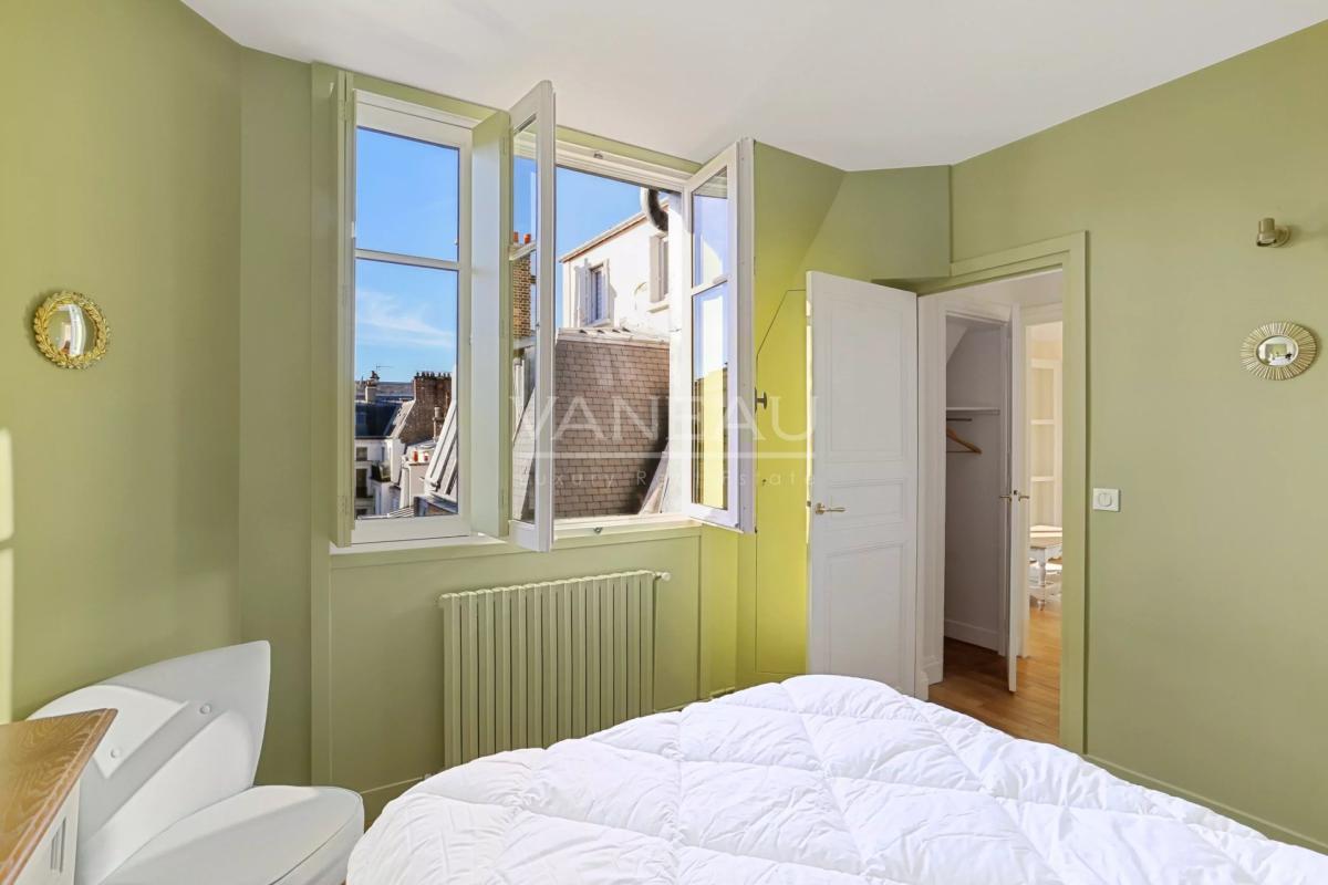 PARIS VIIe - LA TOUR MAUBOURG - PROCHE RUE CLER