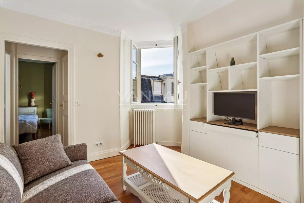 PARIS VIIe - LA TOUR MAUBOURG - PROCHE RUE CLER