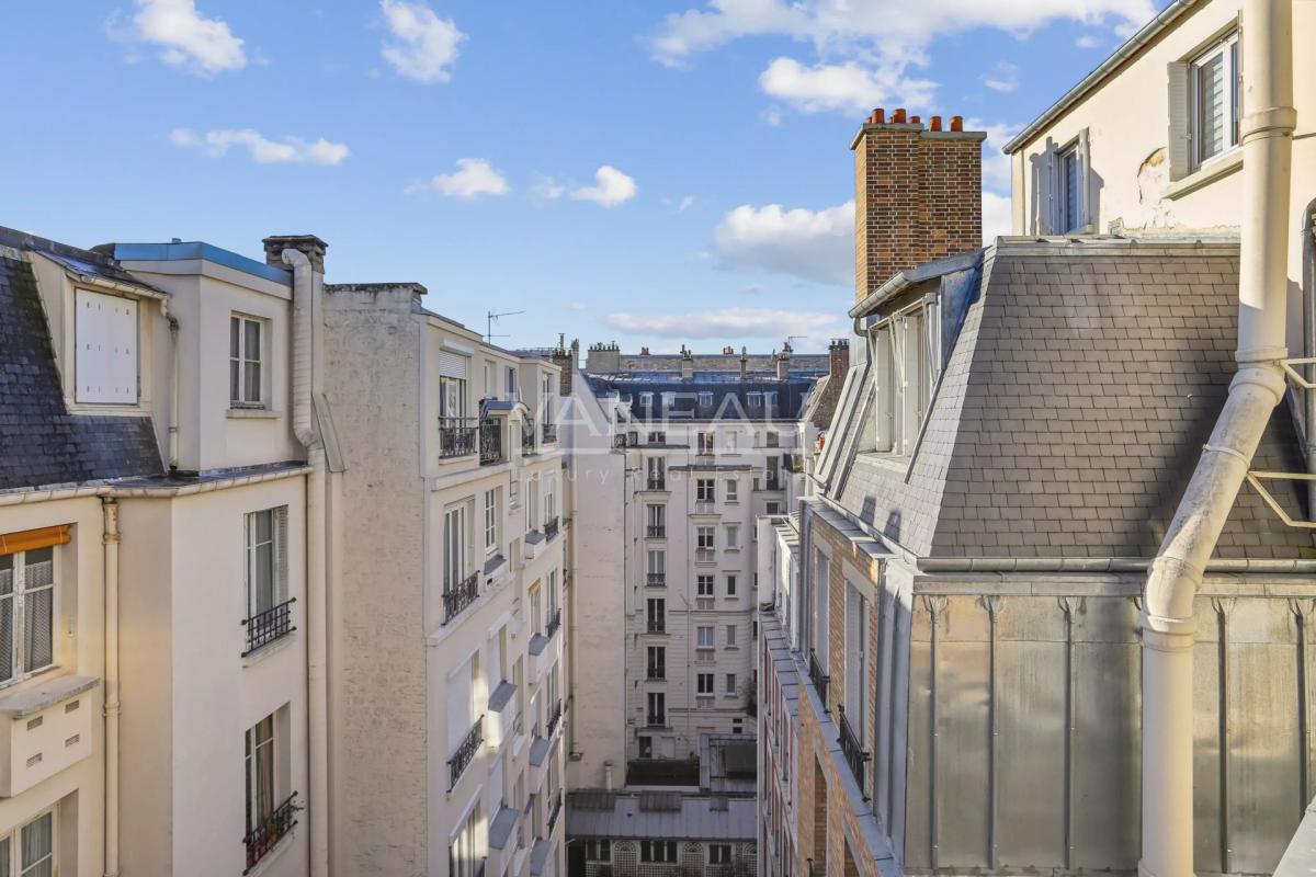 PARIS VIIe - LA TOUR MAUBOURG - PROCHE RUE CLER