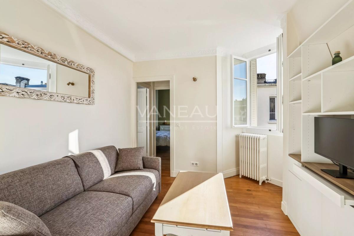 PARIS VIIe - LA TOUR MAUBOURG - PROCHE RUE CLER