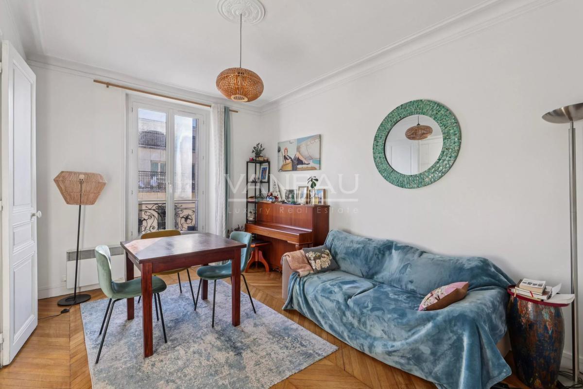 Bel appartement traversant de 58 m² – Lumière, volumes et charme