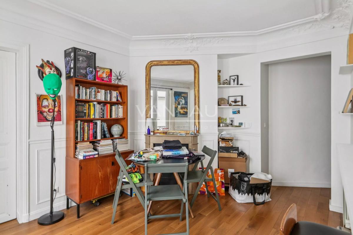 Paris Xe - Rue Beaurepaire - Beau 3 pièces classique en parfait 