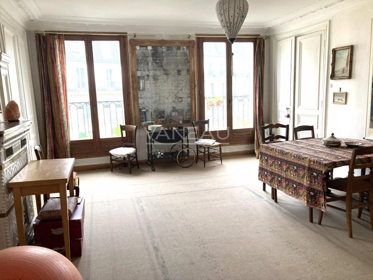 PARIS 9e - Grand Appartement - 230 m² - 5 chambres -