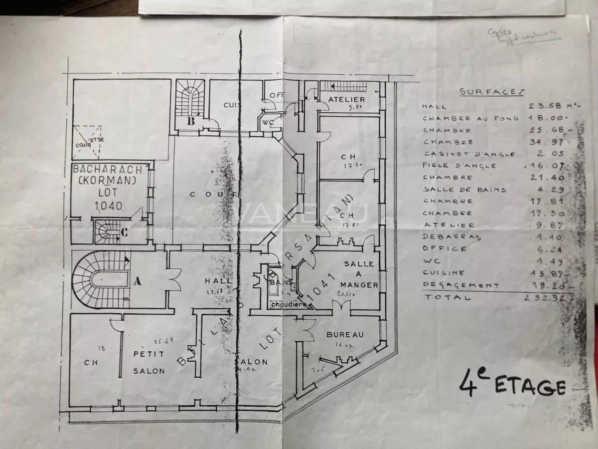 PARIS 9e - Grand Appartement - 230 m² - 5 chambres -