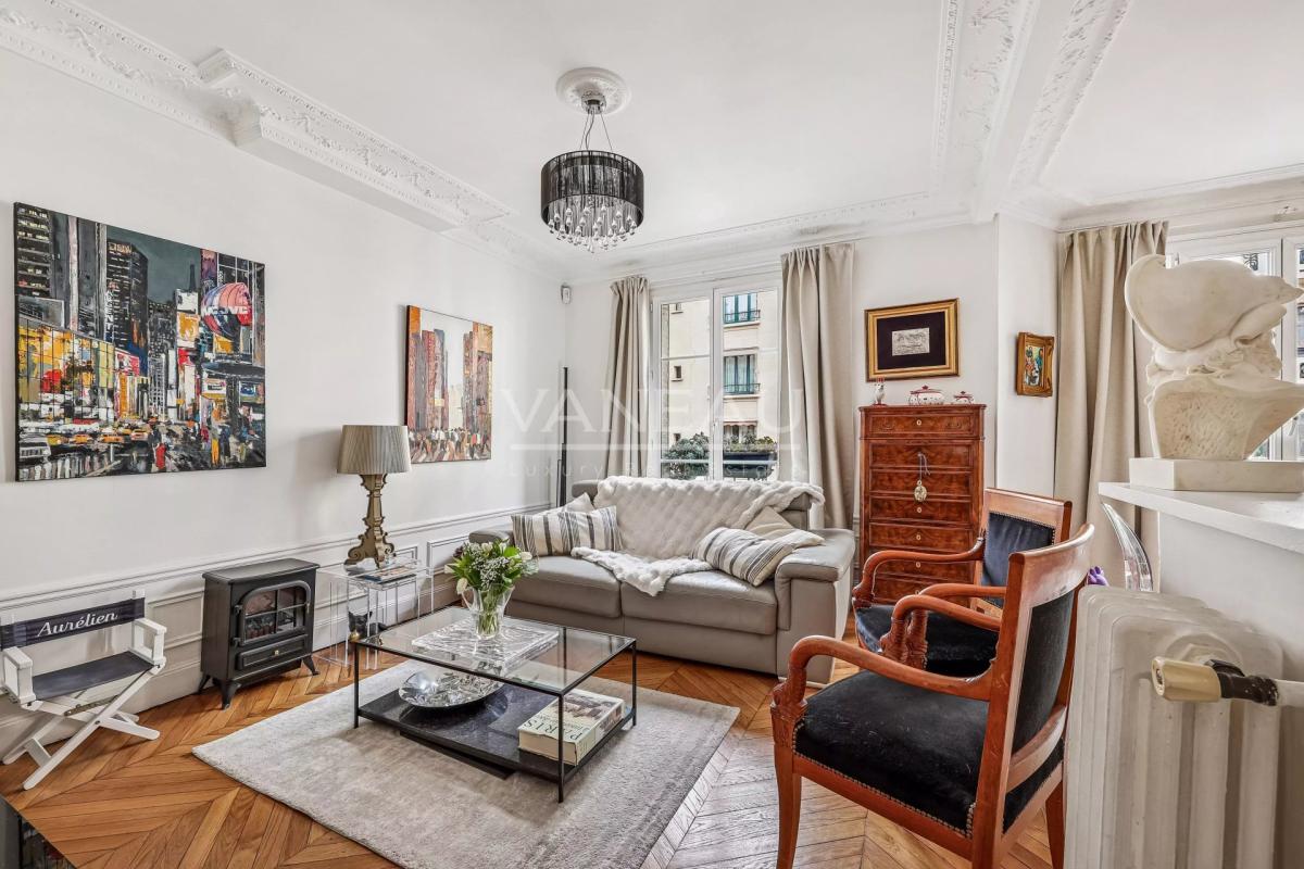 Paris XVe - Croix Nivert : Appartement quatre pièces, charme de 