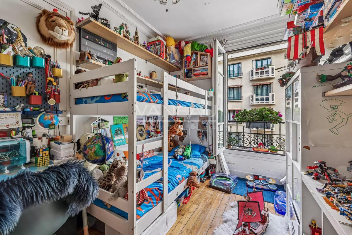 Paris XVe - Croix Nivert : Appartement quatre pièces, charme de 