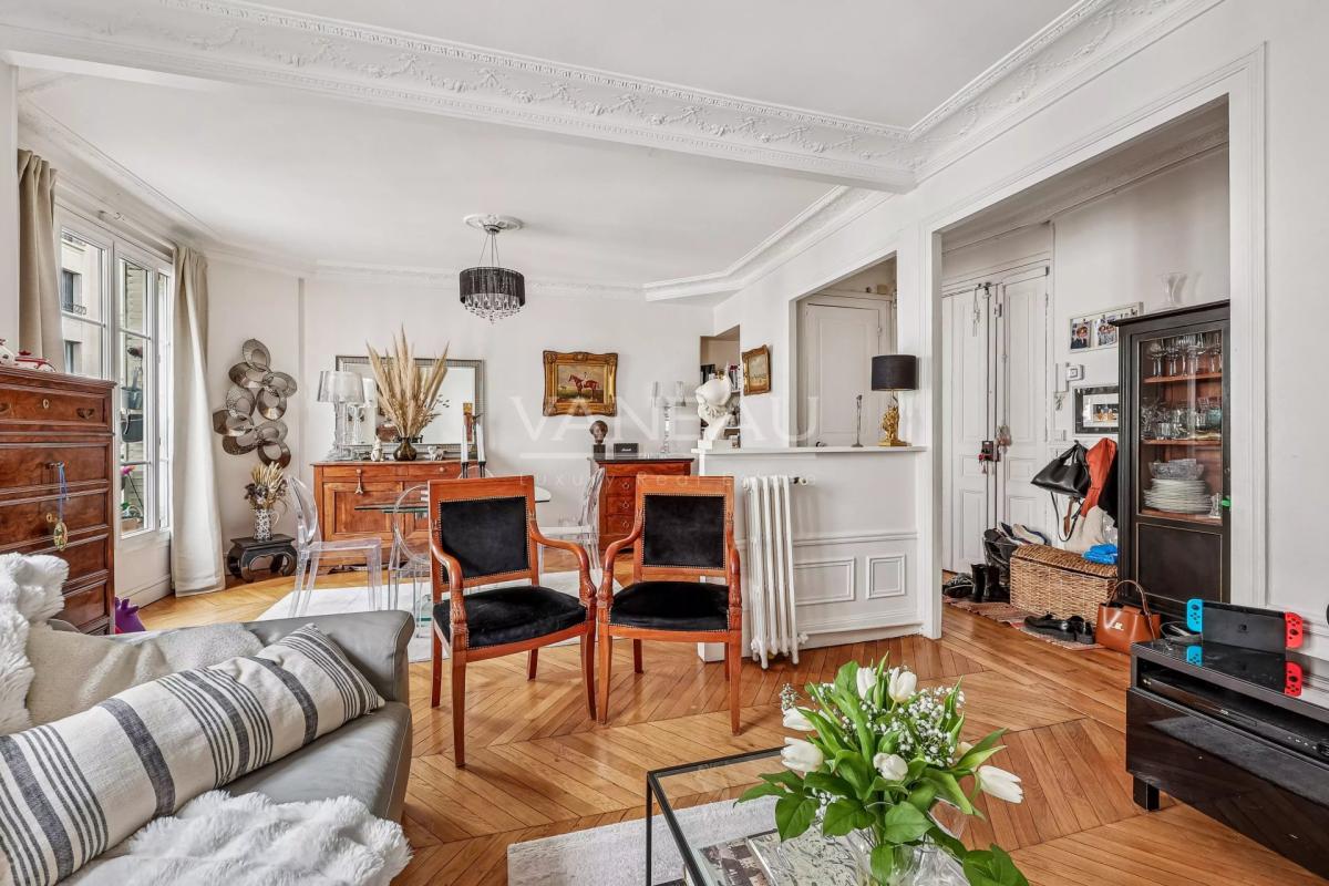 Paris XVe - Croix Nivert : Appartement quatre pièces, charme de 