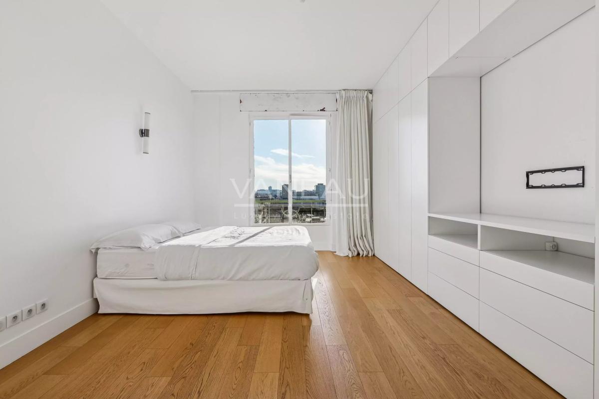 Paris XVIe - Passy - Vue panoramique et balcon.